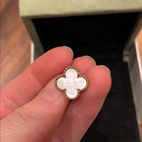 SOLD💢Van Cleef & Arpels earrings Mother of Pearl - Picture 3 of 8